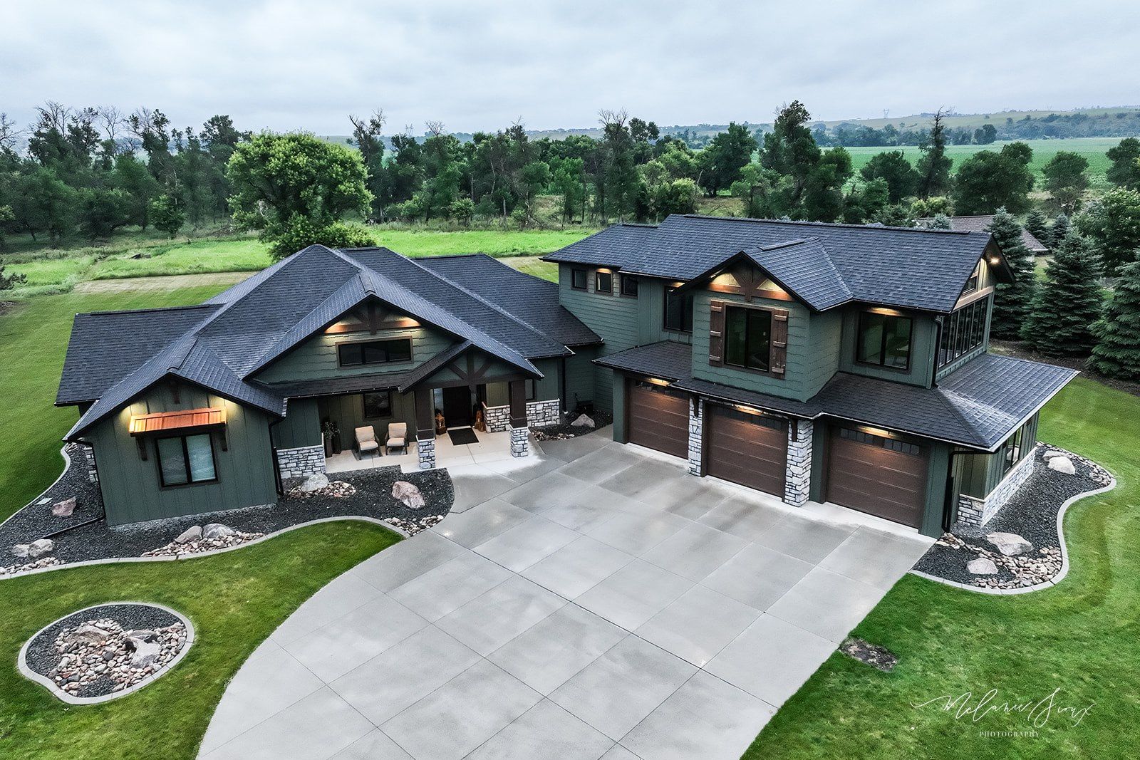 MOUNTAIN LODGE
